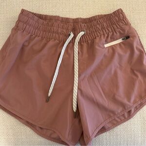 Vuori Clementine shorts. Size small.